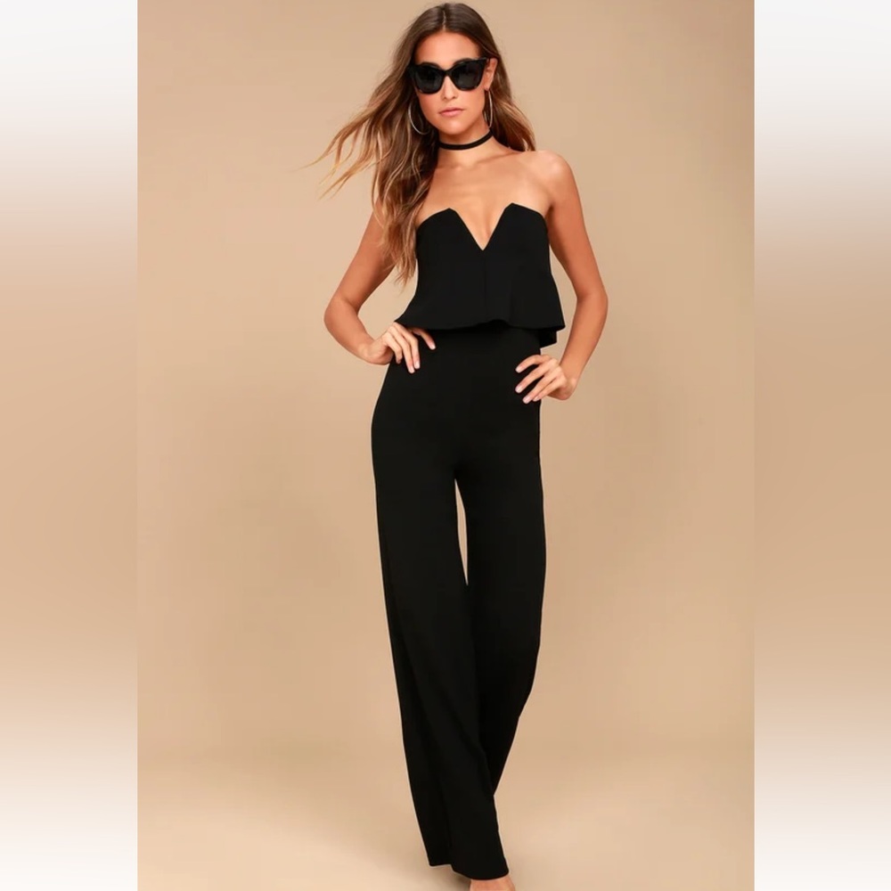 🔥NWOT ! LULUS POWER OF LOVE STRAPLESS JUMPSUIT !